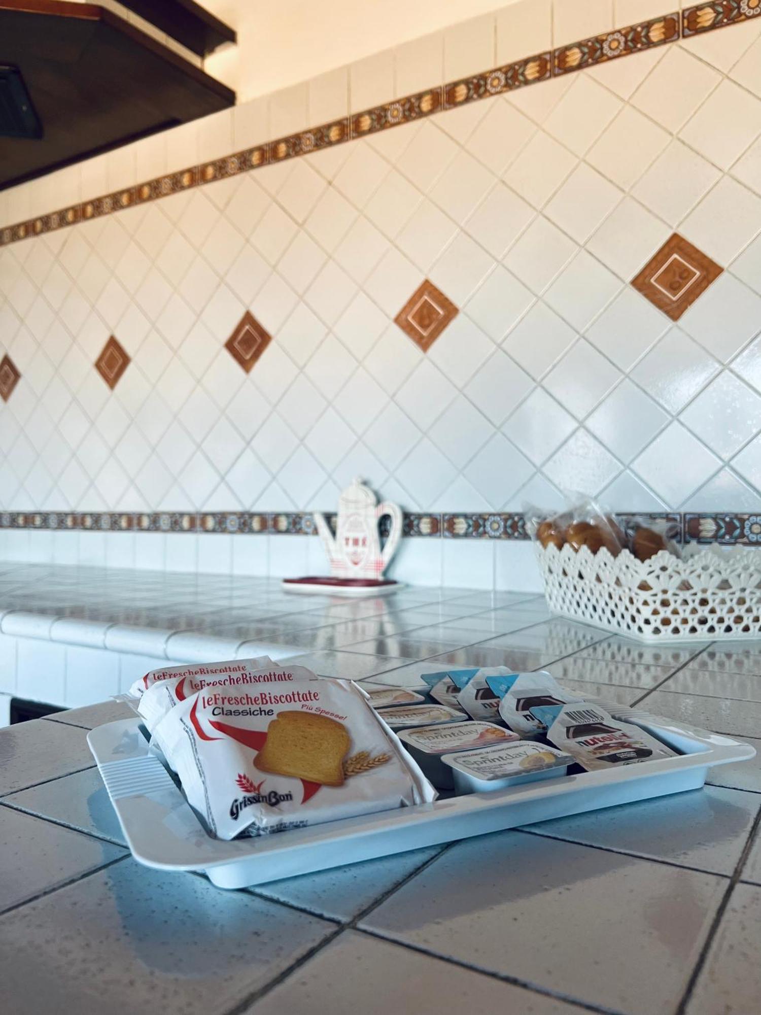 Sun House Apartment Палермо Екстериор снимка